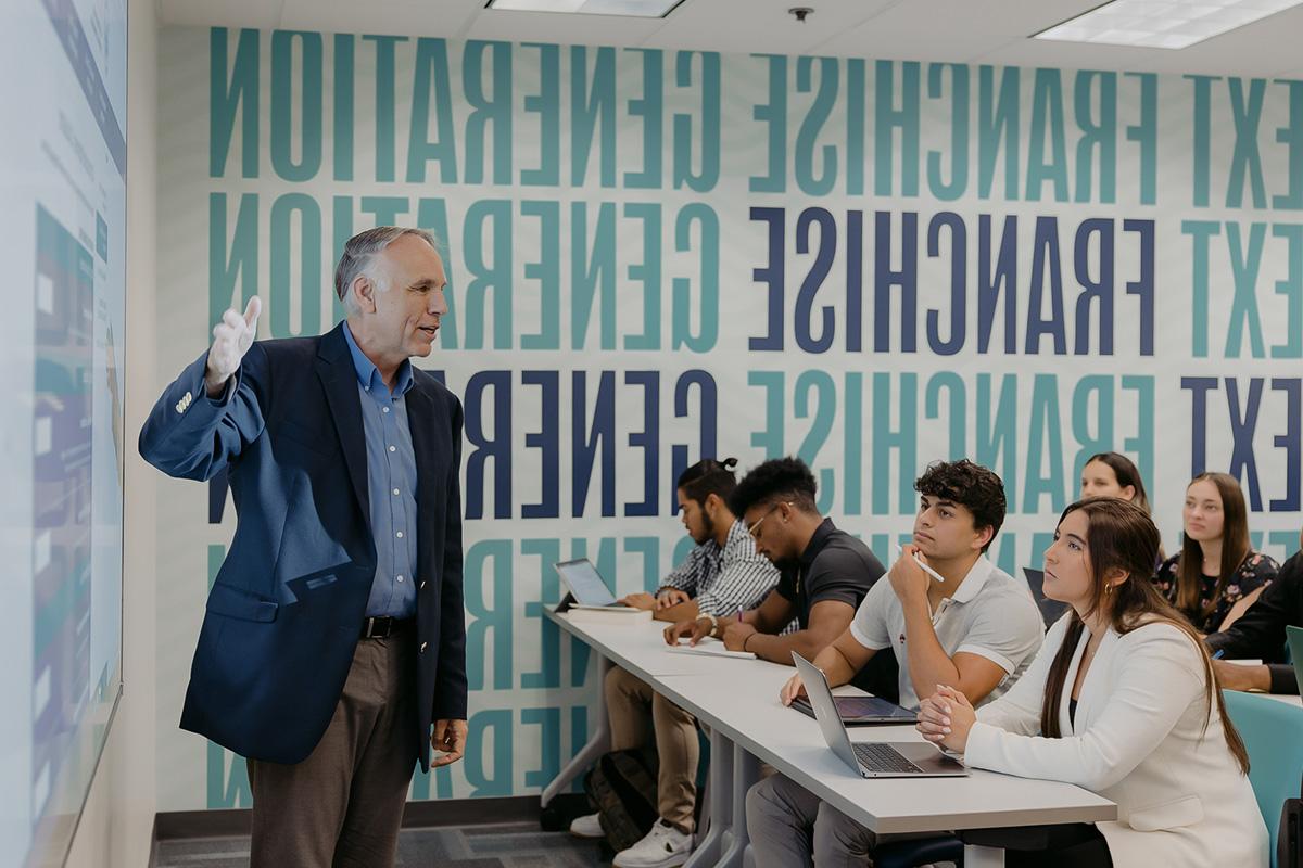 Leadership students attend a classroom lecture.